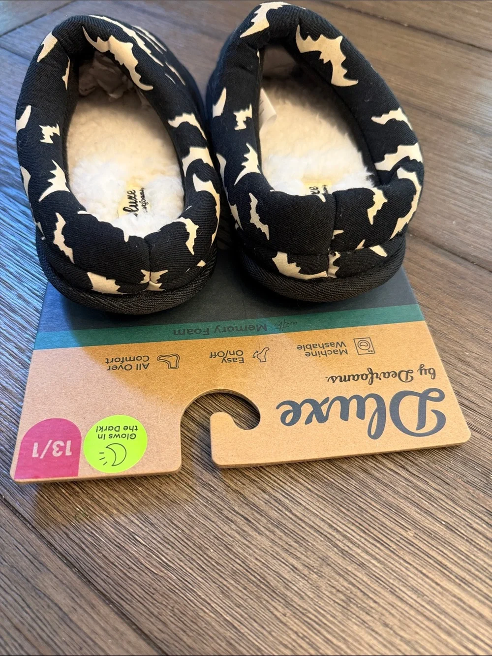 Dluxe by Dearfoams Kids Halloween Glow In the dark bat Slippers